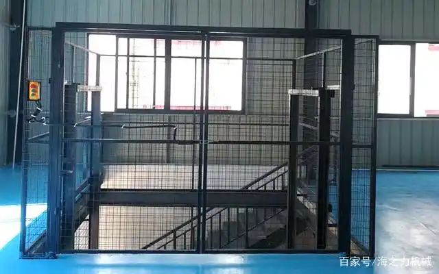 建筑货梯轨道升降机_导轨式升降货梯介休如何设计_导轨式升降机构设计